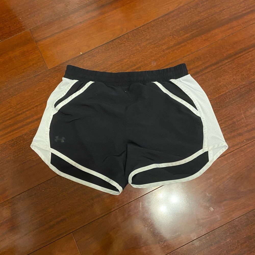 Black and white under armour shorts with pockets
